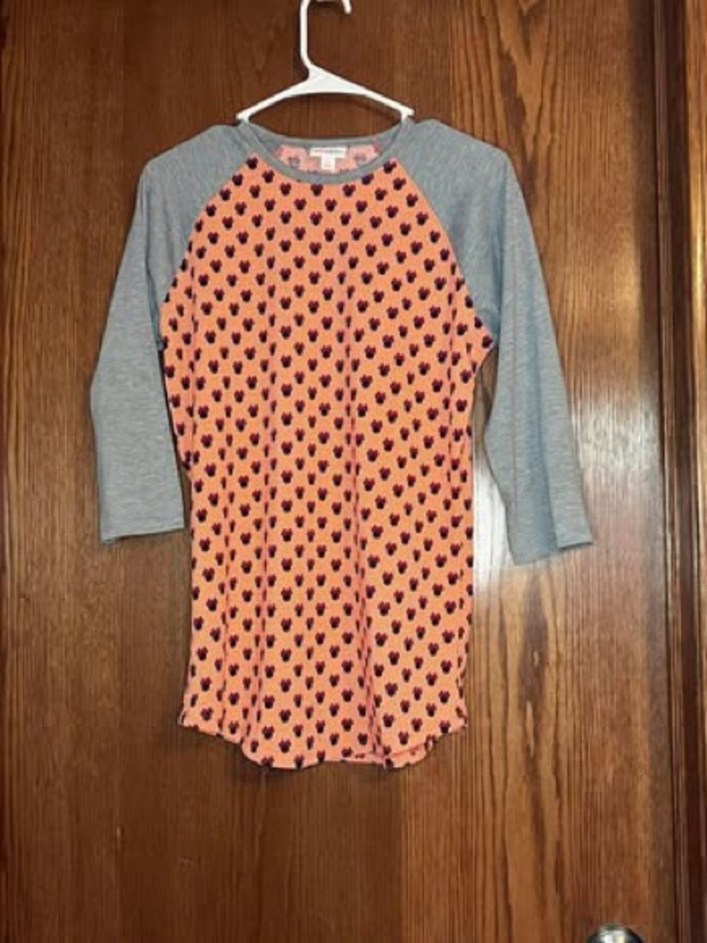 LuLaRoe Coral & Navy Heart Raglan Top with Gray Sleeves